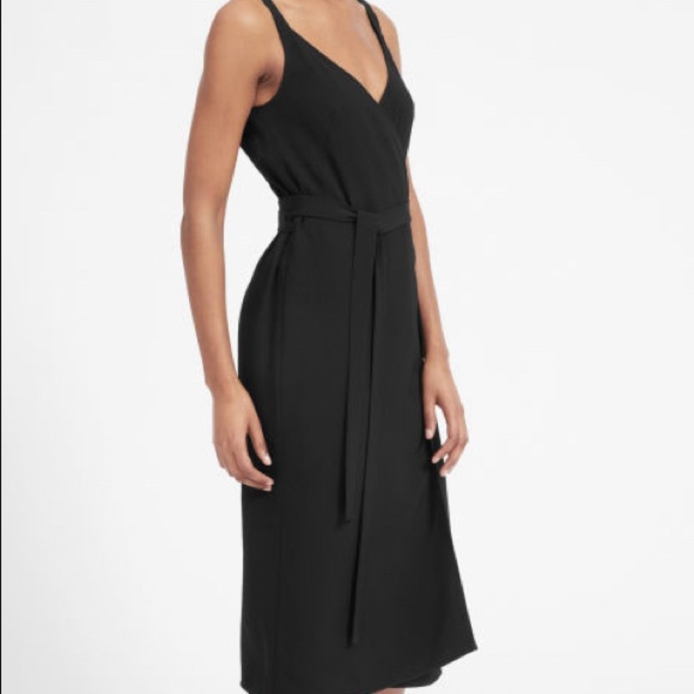 Everlane V-neck wrap dress